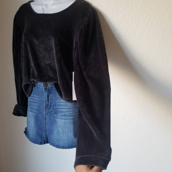 NWT Soft Velvet Long Puff Sleeve Top - Picture 3 of 6
